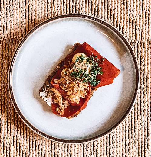 Smørrebrød med plante-pålæg og grov remoulade