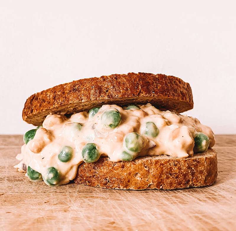 Kikærtesalat med grønne ærter