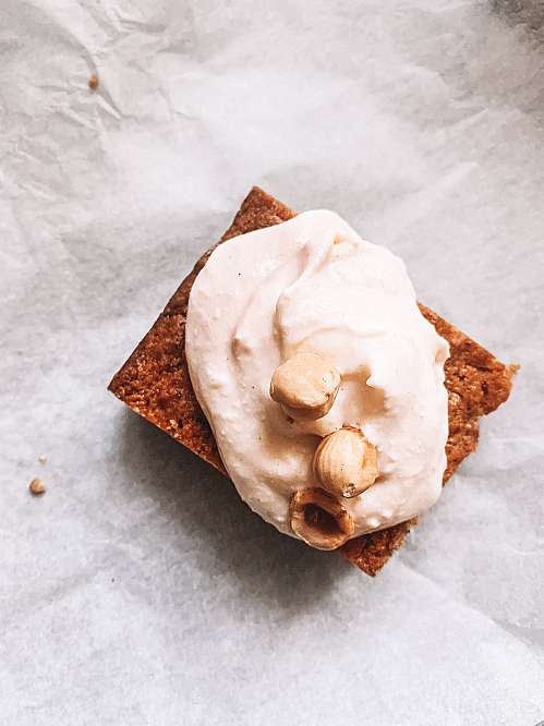 Gulerodskage med vegansk smørcreme